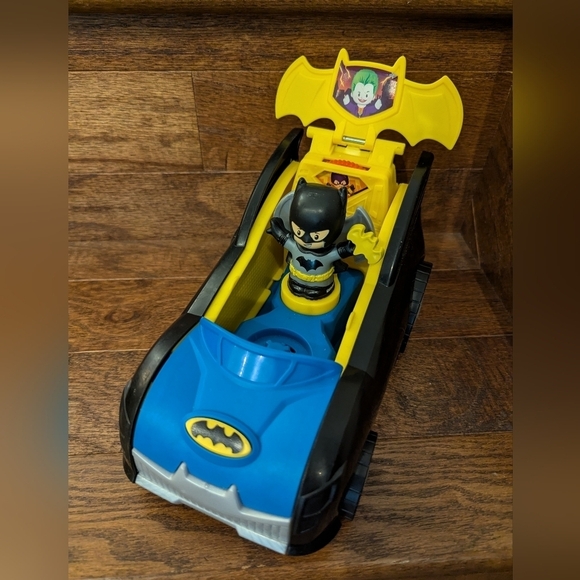 Batman Fisher-Price Little people batmobile 2 in 1 playset. - Picture 5 of 9